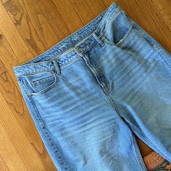 Extra High-Waisted Cropped Wide-Leg Jeans - Picture 2 of 3